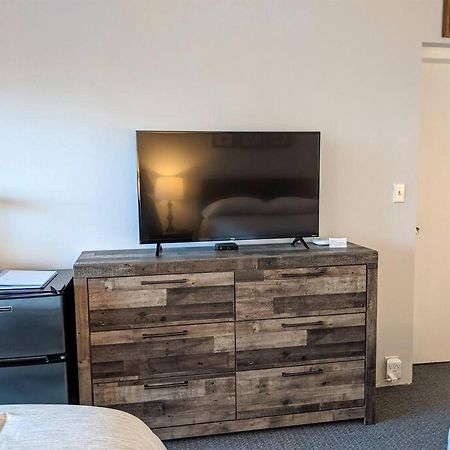 Cute Lower Level Cedar Lodge Room With Balcony & Lake Views! ラコニア エクステリア 写真