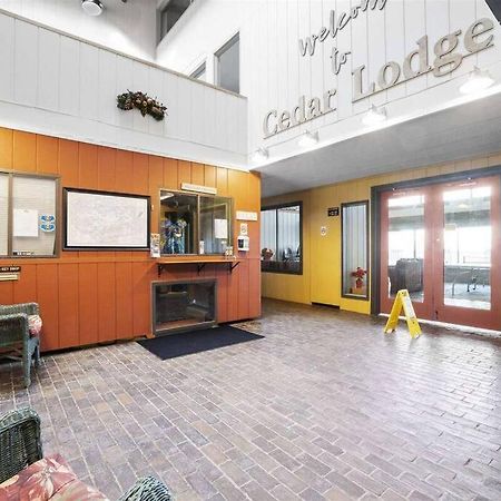 Cute Lower Level Cedar Lodge Room With Balcony & Lake Views! ラコニア エクステリア 写真