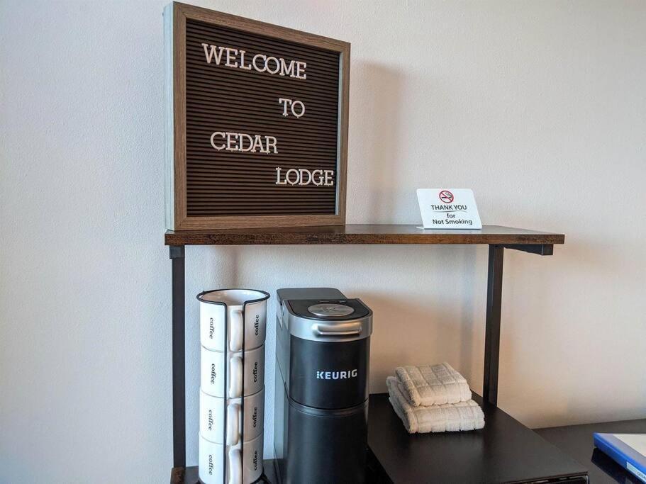 Cute Lower Level Cedar Lodge Room With Balcony & Lake Views! ラコニア エクステリア 写真